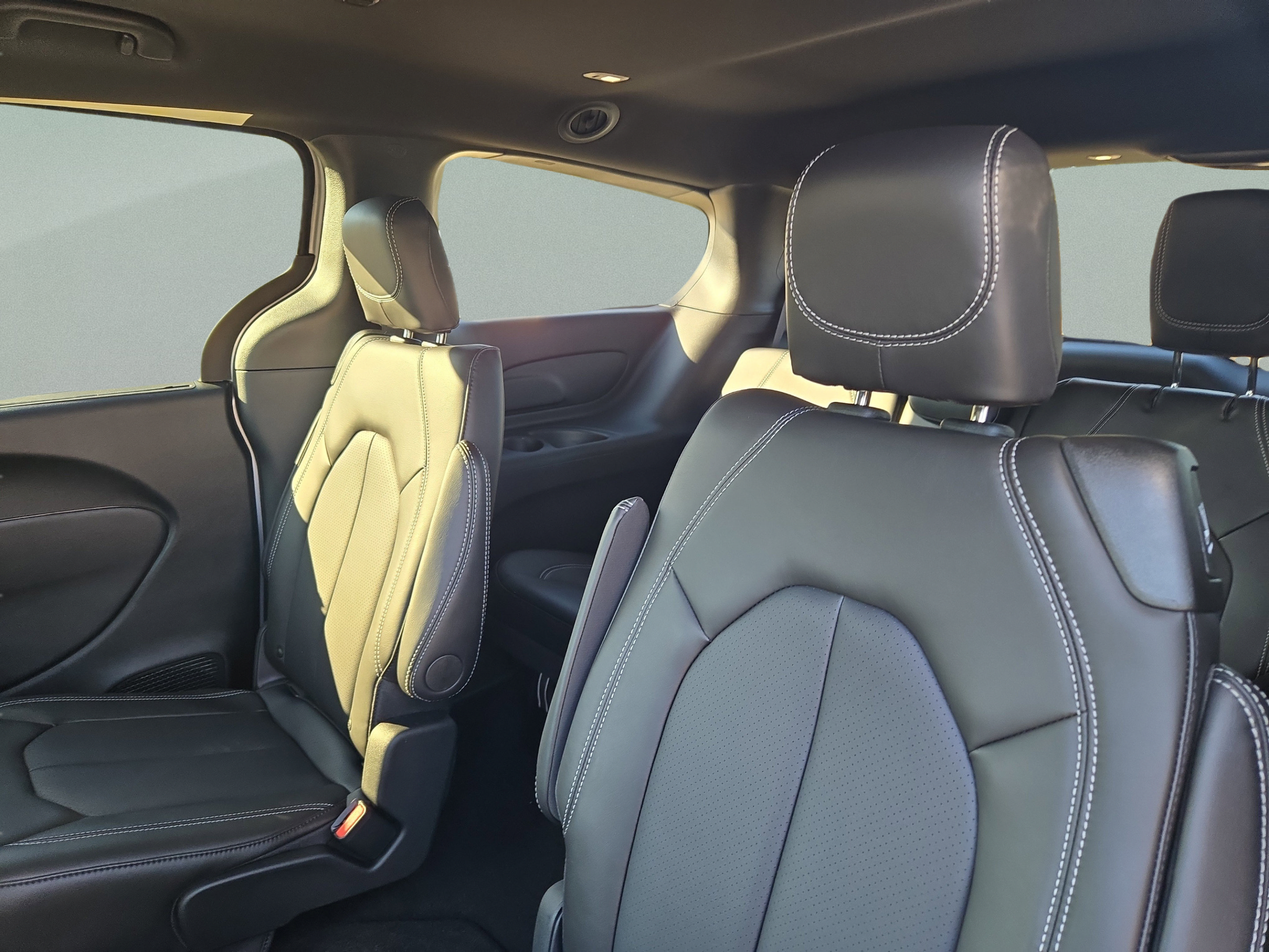 New 2026 Chrysler Pacifica Select FWD image 14