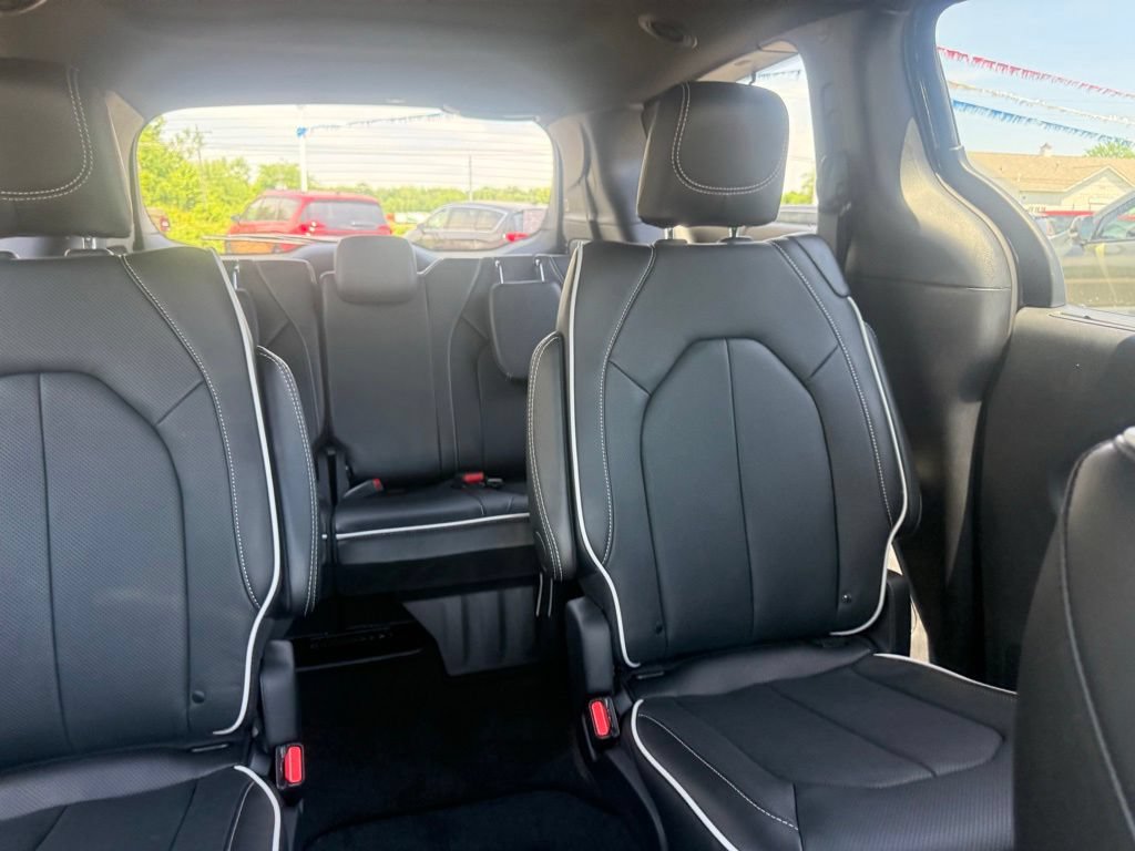 New 2027 Chrysler Pacifica Limited w/ Family Tech Group FWD image 69