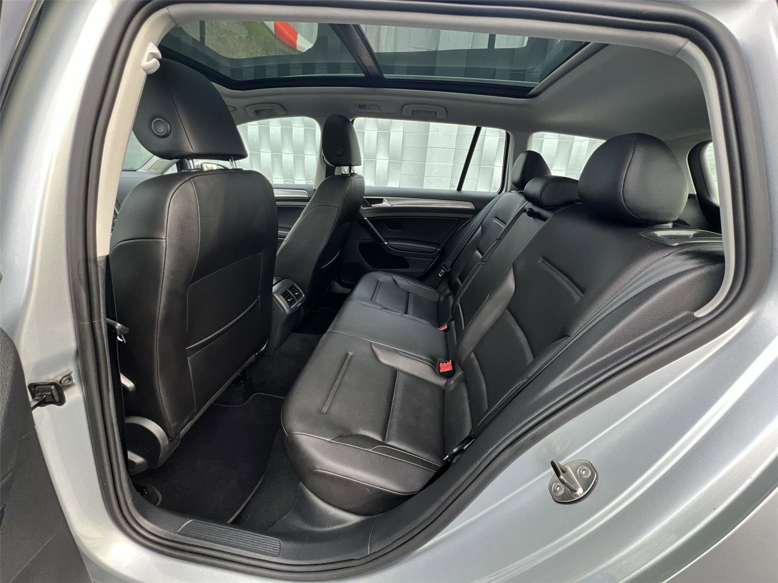 Used 2017 Volkswagen Golf Alltrack SE image 22