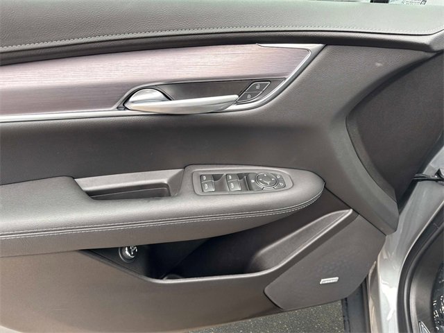 New 2025 Cadillac XT5 Luxury image 15
