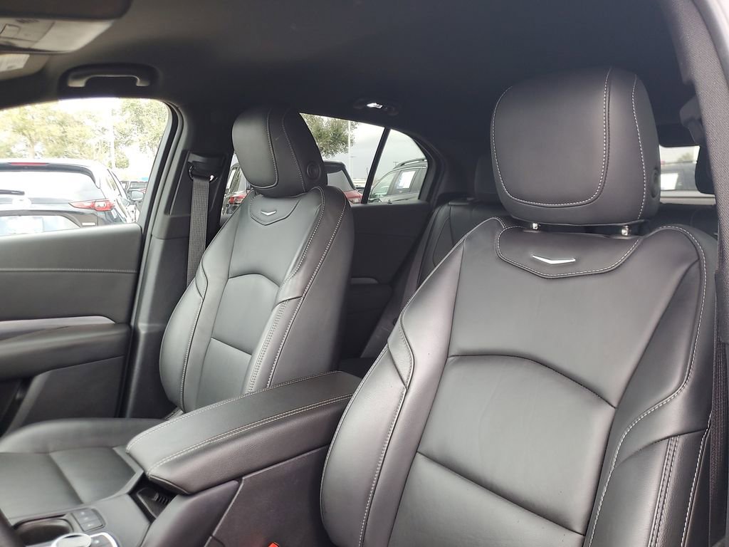 Used 2025 Cadillac XT4 Premium Luxury image 13