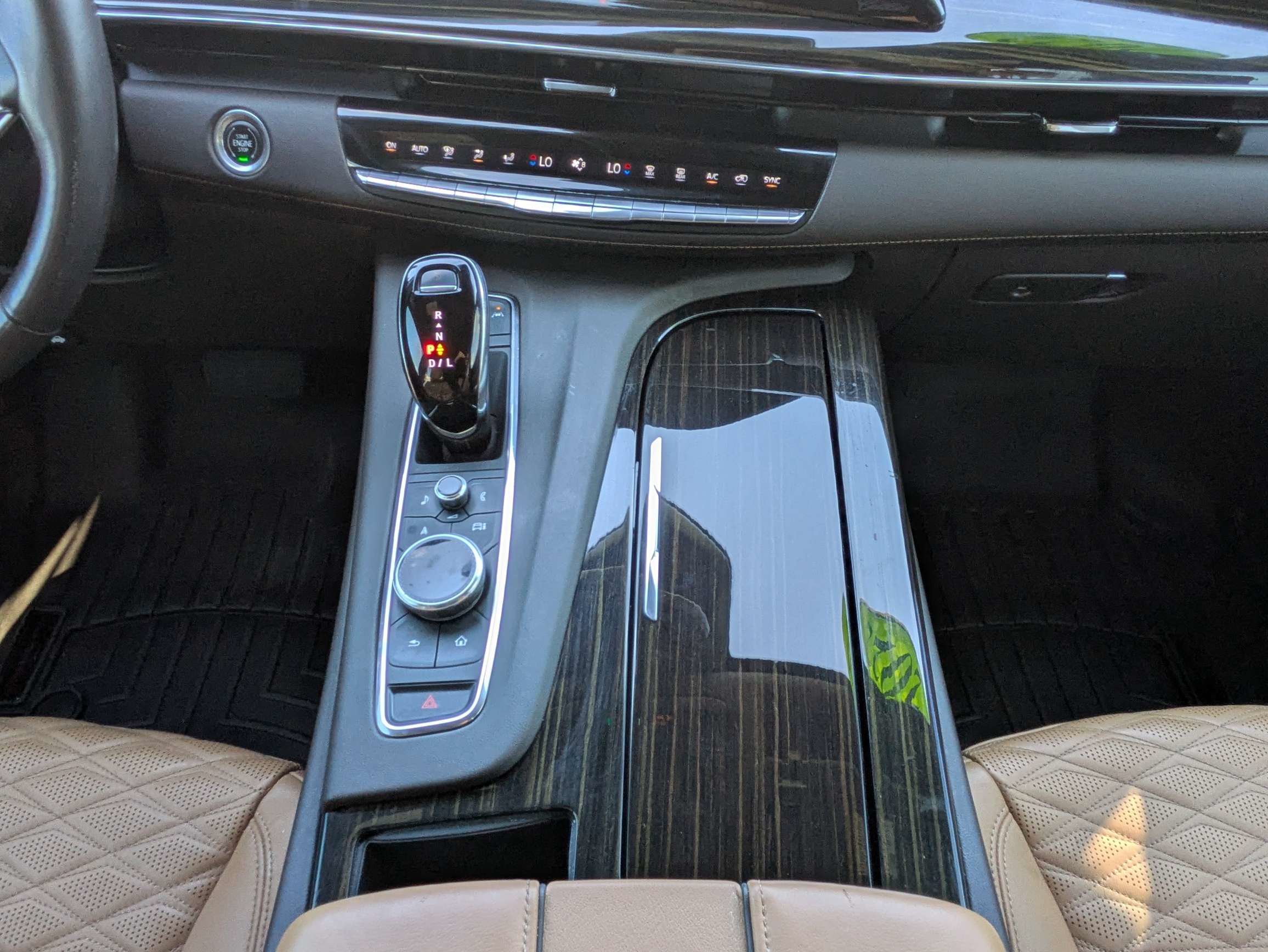 Used 2022 Cadillac Escalade Premium Luxury AWD/4WD image 19