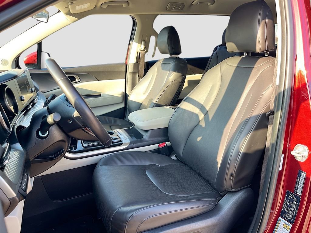 Certified 2024 Kia Carnival LX image 19