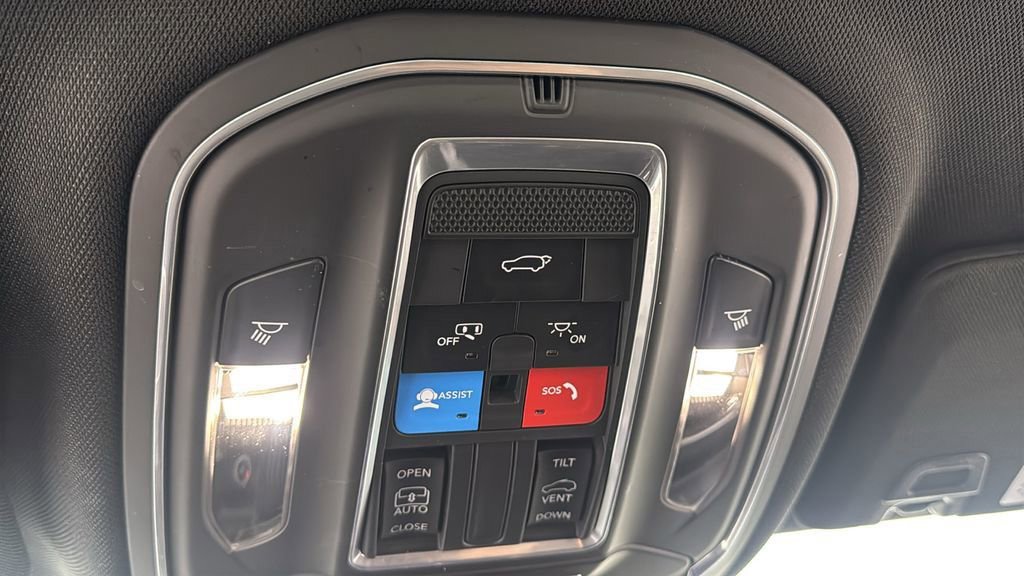 Used 2023 Jeep Grand Cherokee L Laredo image 31