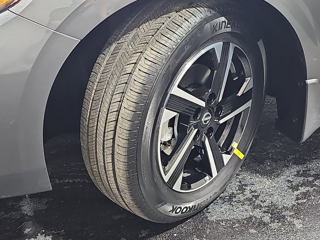 New 2025 Nissan Sentra SV w/ All-Weather Package image 31