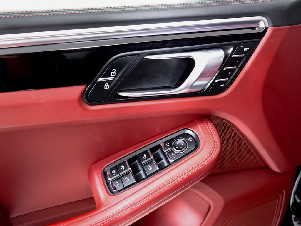 Certified 2023 Porsche Macan AWD/4WD image 22