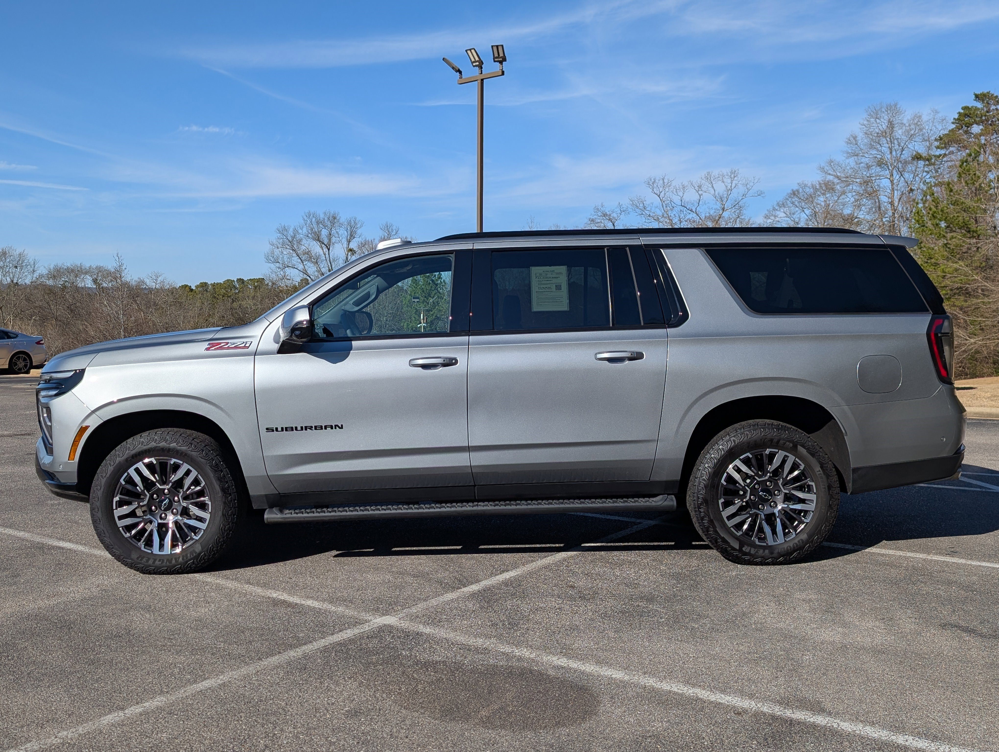 Used 2025 Chevrolet Suburban Z71 w/ Comfort Package image 6