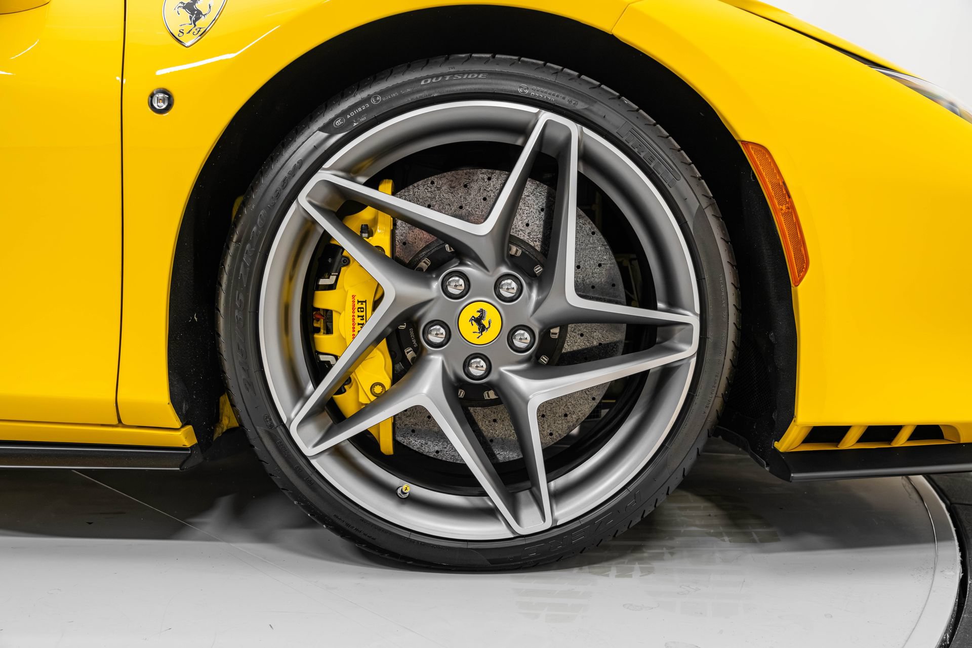 Certified 2022 Ferrari F8 Tributo RWD image 17