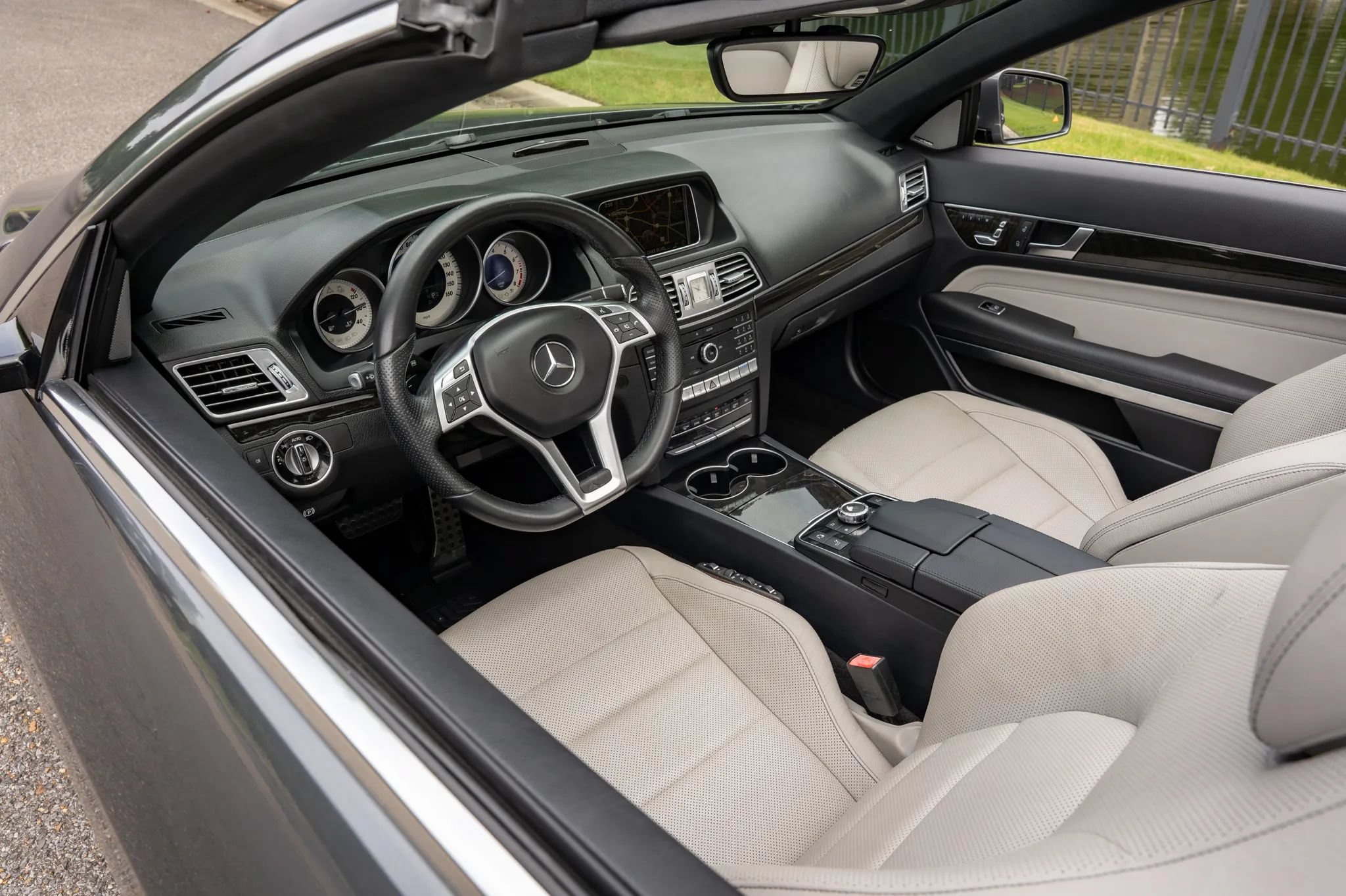 Used 2017 Mercedes-Benz E 400 Cabriolet w/ Premium 3 Package image 15