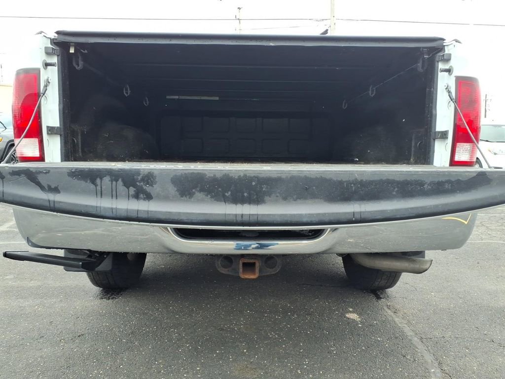 Used 2018 RAM 1500 Classic SLT image 4