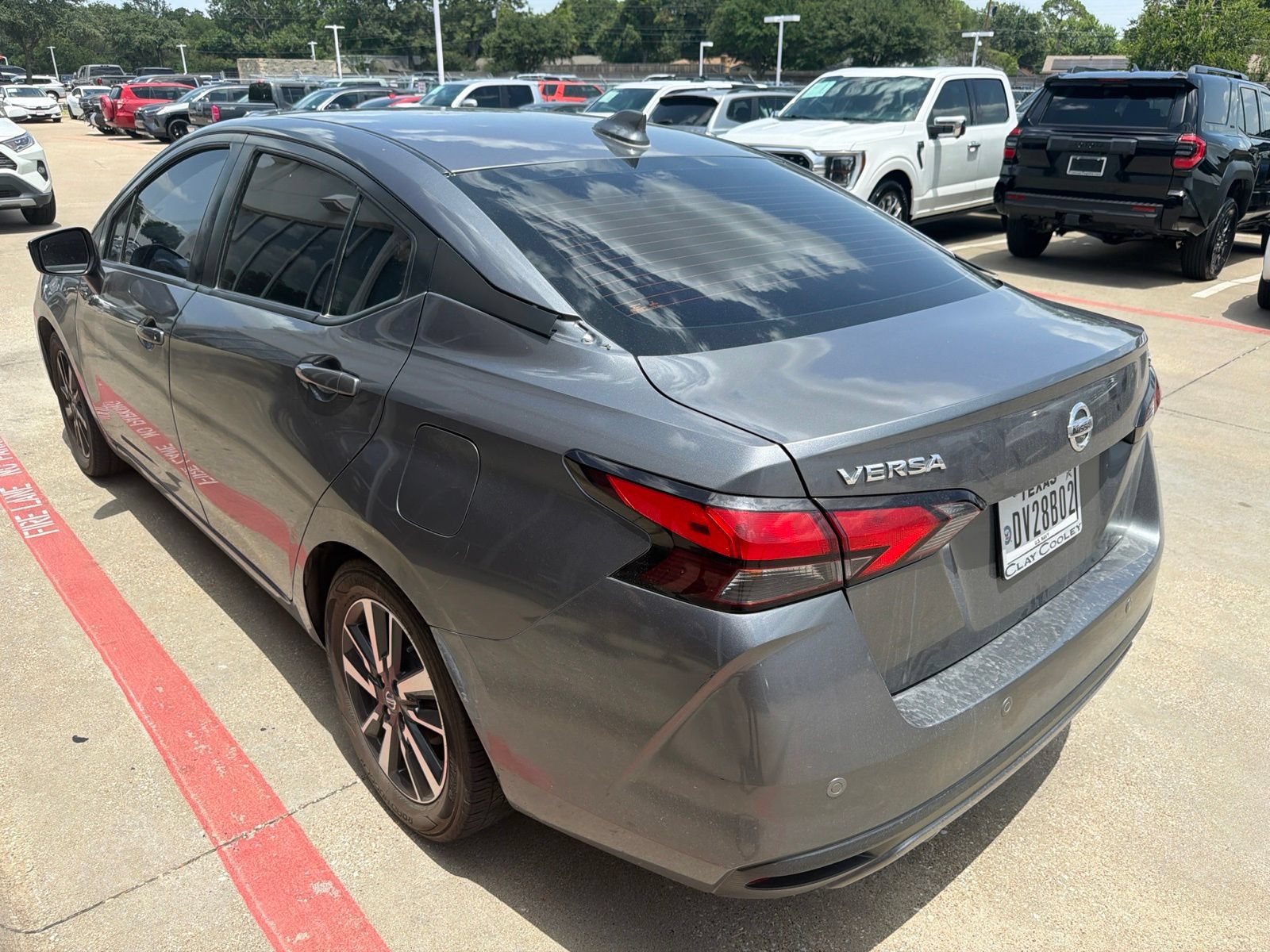 Used 2021 Nissan Versa SV FWD image 5