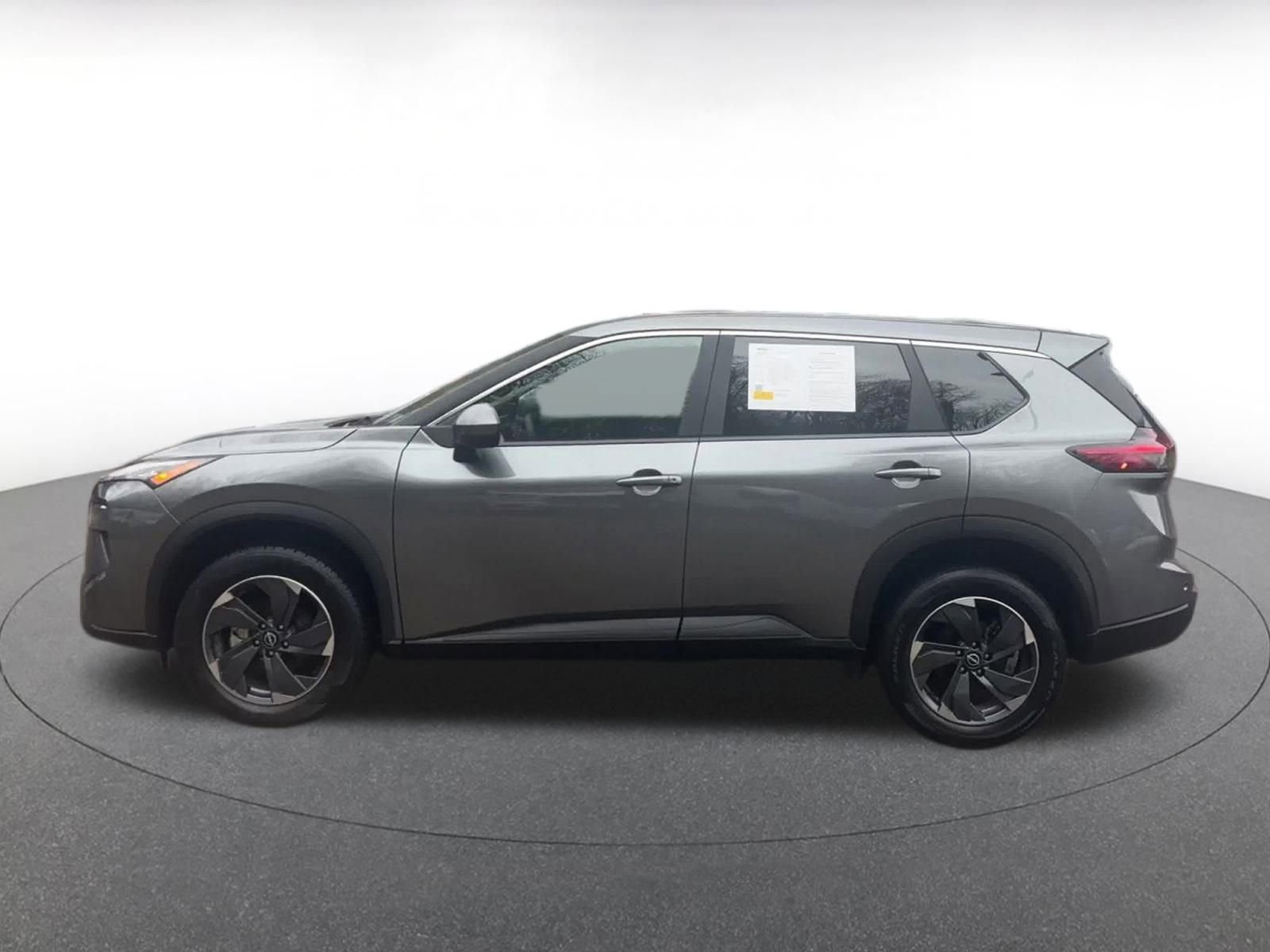 Used 2025 Nissan Rogue SV image 9