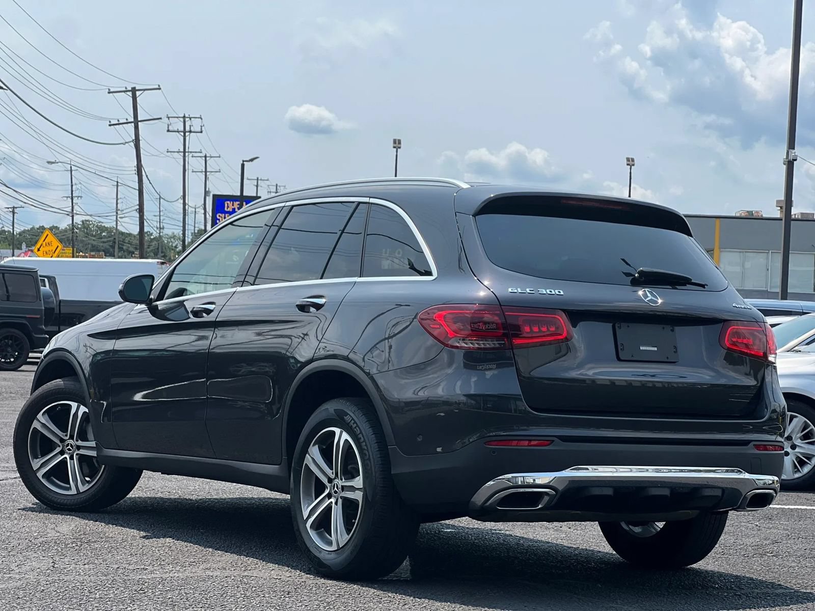 Used 2021 Mercedes-Benz GLC 300 4MATIC w/ Driver Assistance Package image 4