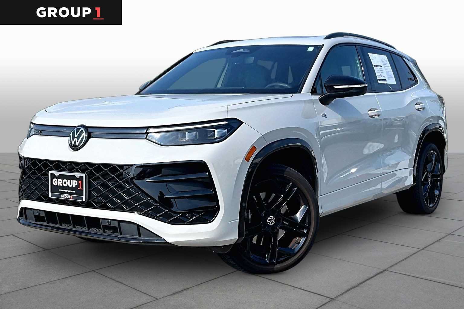 Used 2025 Volkswagen Tiguan SE R-Line AWD/4WD image 1