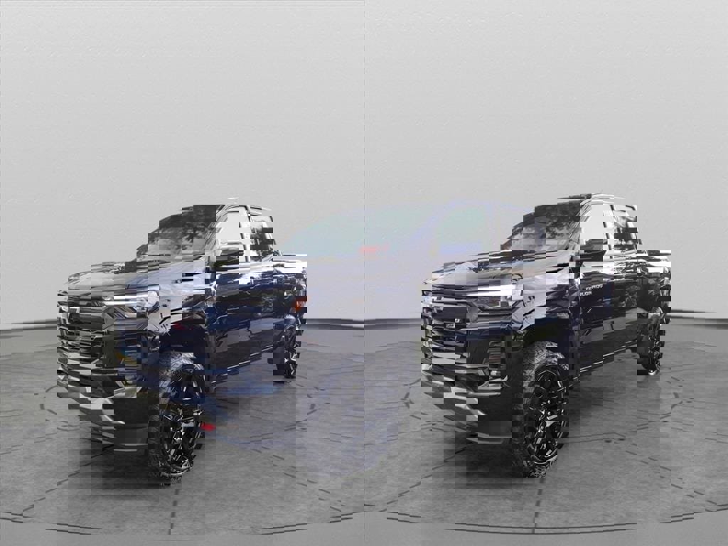 Used 2024 Chevrolet Colorado Z71 w/ Z71 Convenience Package 2