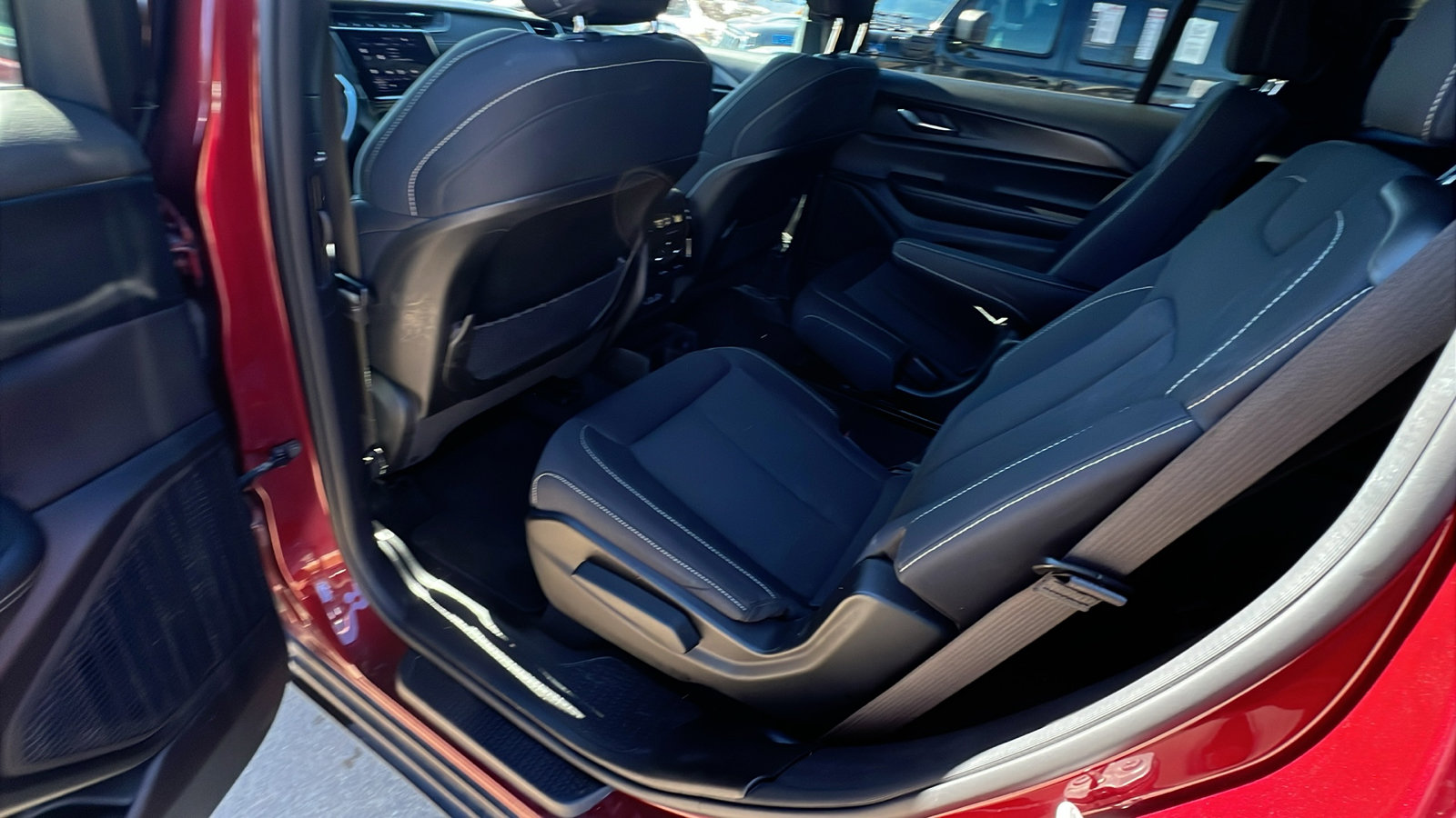 Certified 2024 Jeep Grand Cherokee L Laredo image 24