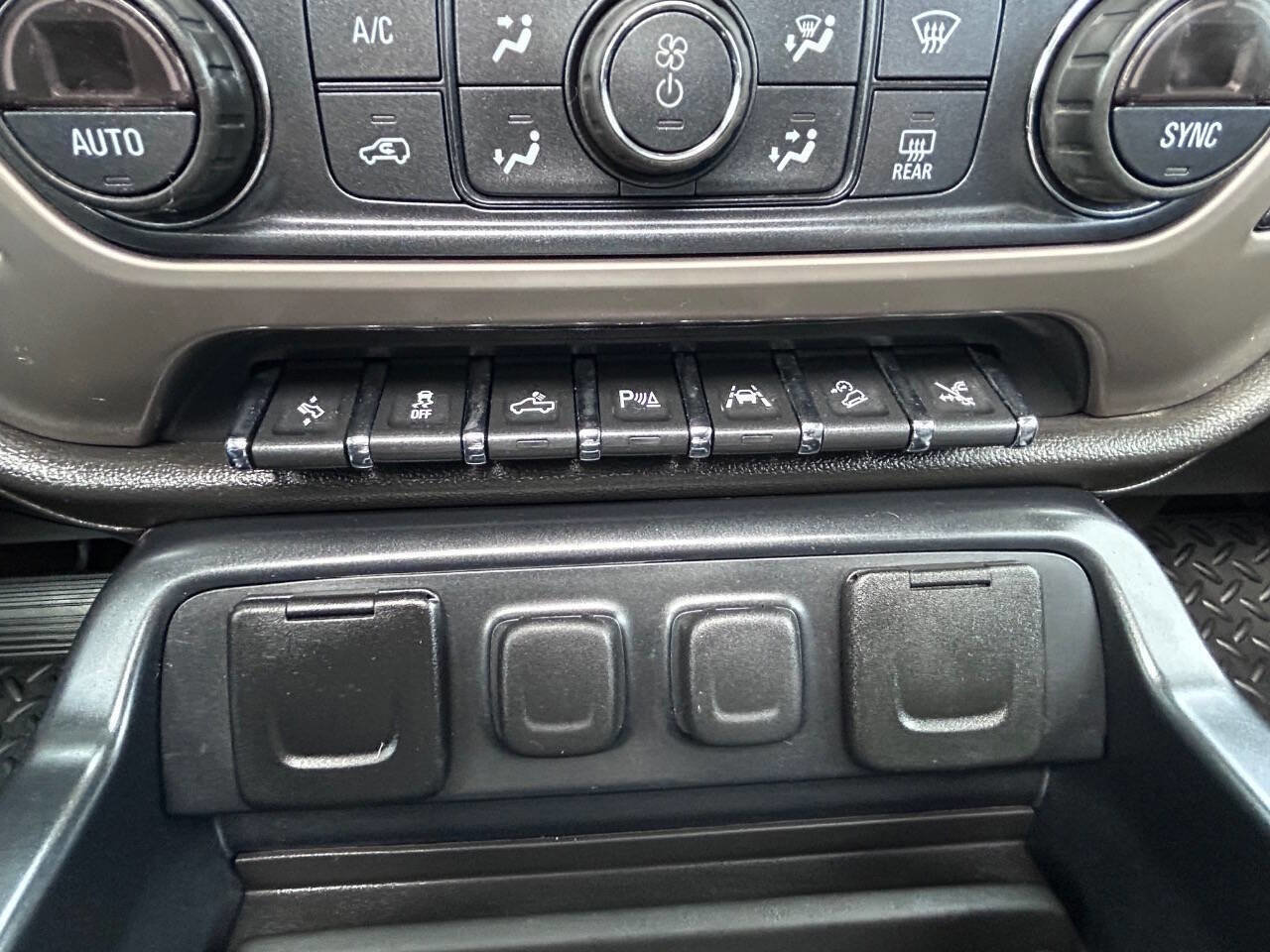 Used 2017 GMC Sierra 1500 Denali AWD/4WD image 28