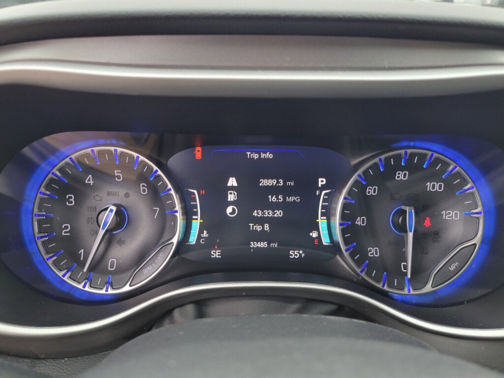 Used 2024 Chrysler Pacifica Touring-L image 27