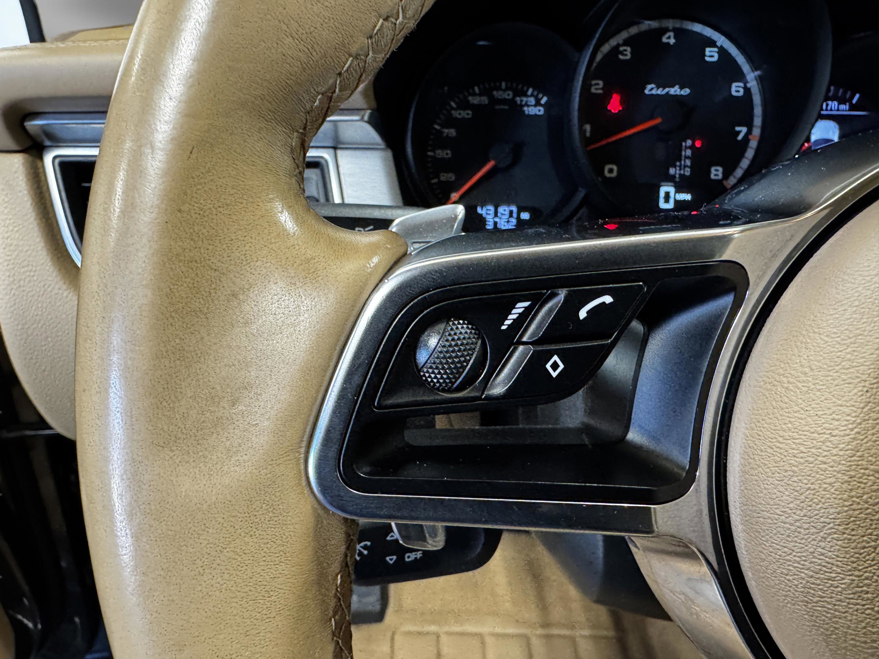 Used 2016 Porsche Macan Turbo image 28