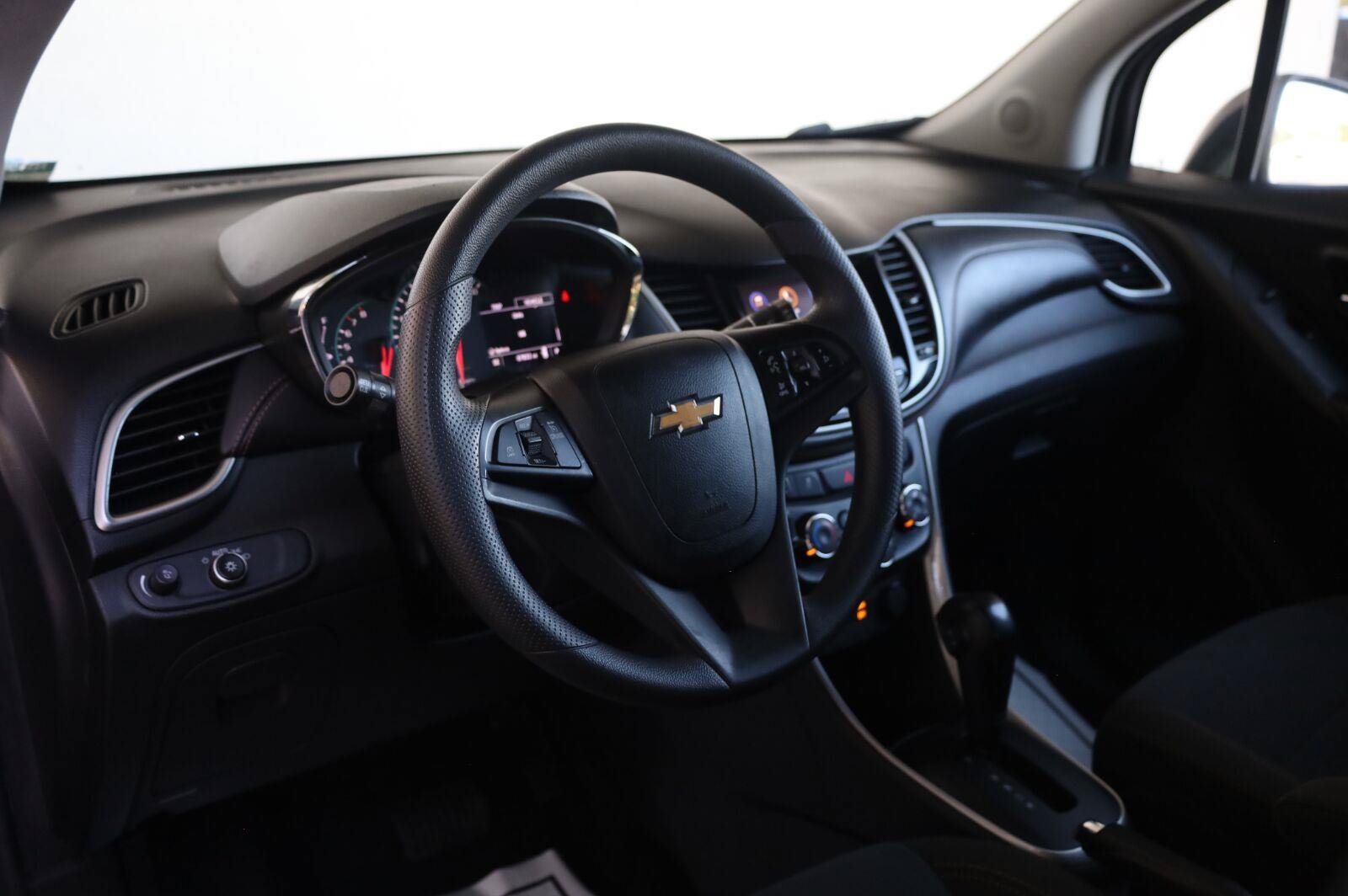 Used 2022 Chevrolet Trax LS w/ Tint and Cruise Package FWD image 14