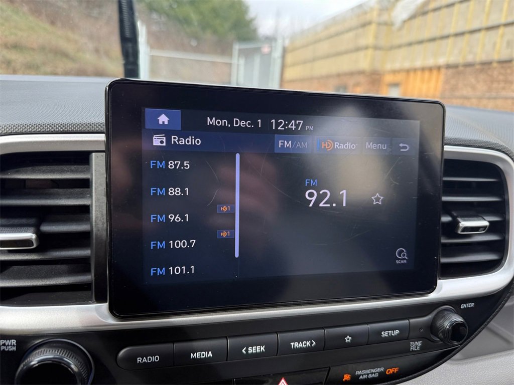 Used 2022 Hyundai Venue SEL image 17