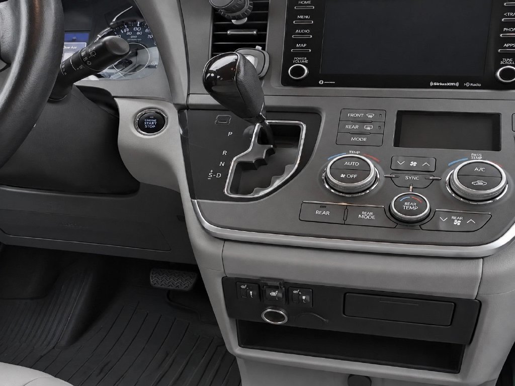 Used 2018 Toyota Sienna XLE w/ XLE Navigation Package AWD/4WD image 15