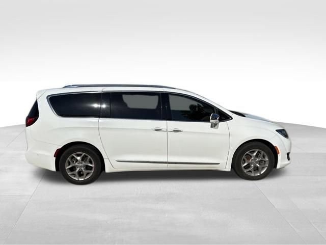 Used 2017 Chrysler Pacifica Limited w/ UConnect Theater Package FWD image 2