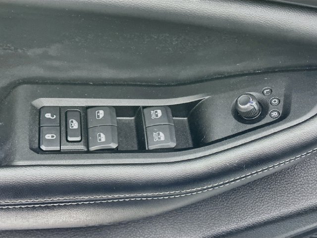 Used 2024 Jeep Grand Cherokee L Altitude AWD/4WD image 18