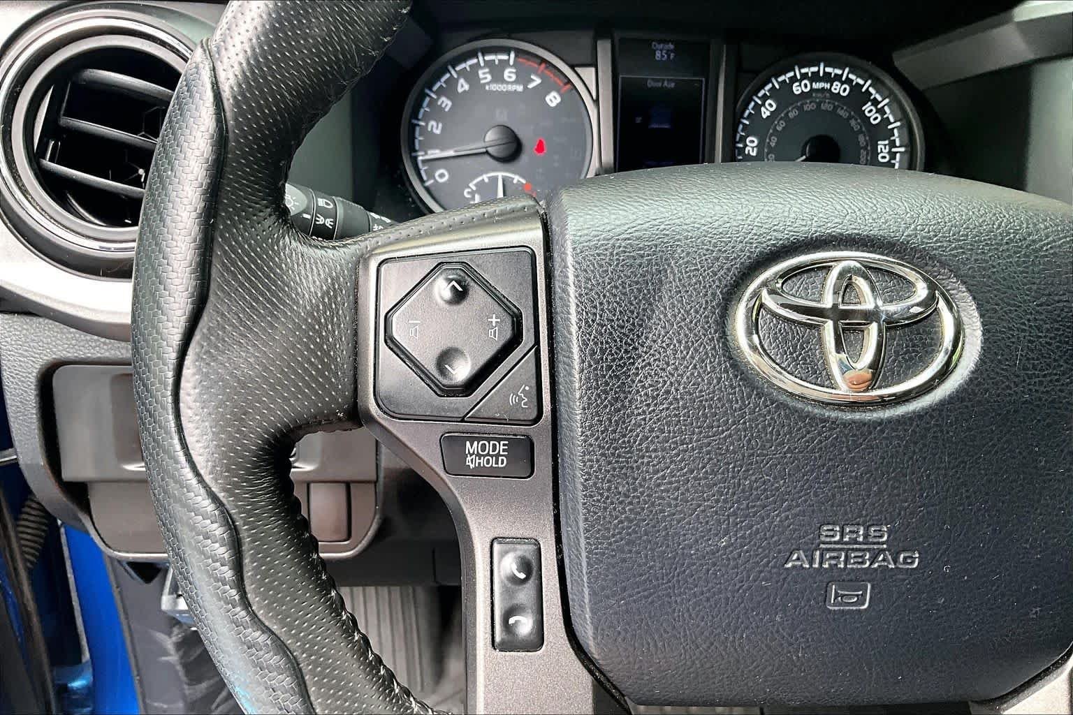 Used 2017 Toyota Tacoma TRD Off-Road w/ Tow Package AWD/4WD image 21