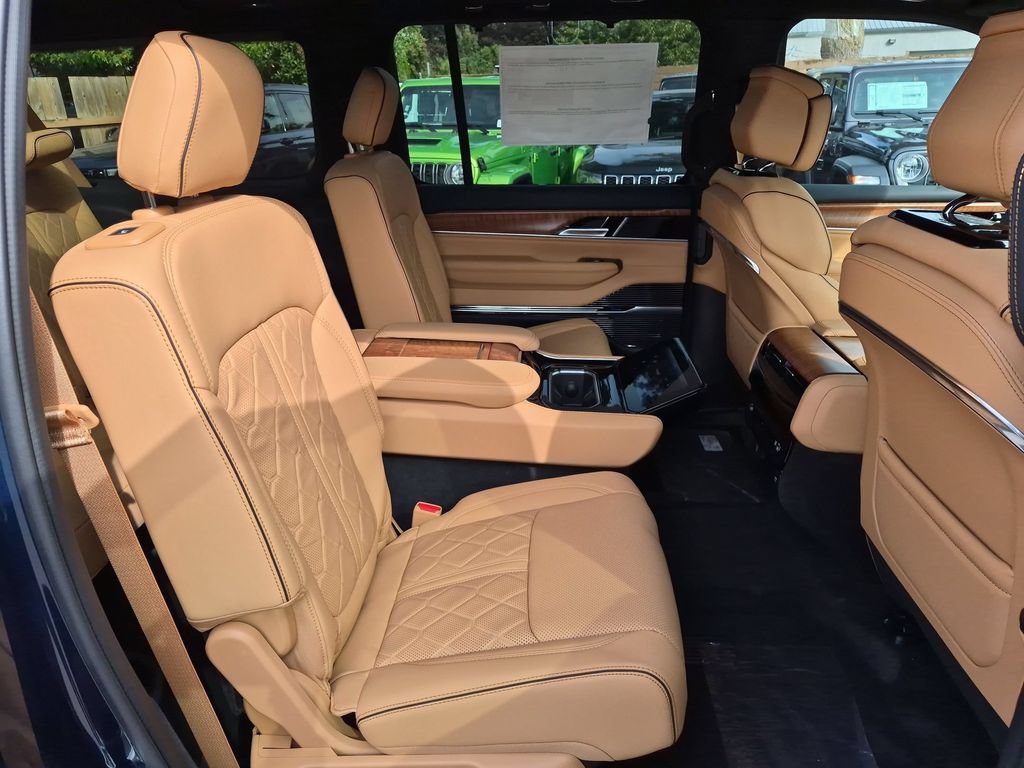 New 2026 Jeep Grand Wagoneer L Summit AWD/4WD image 15