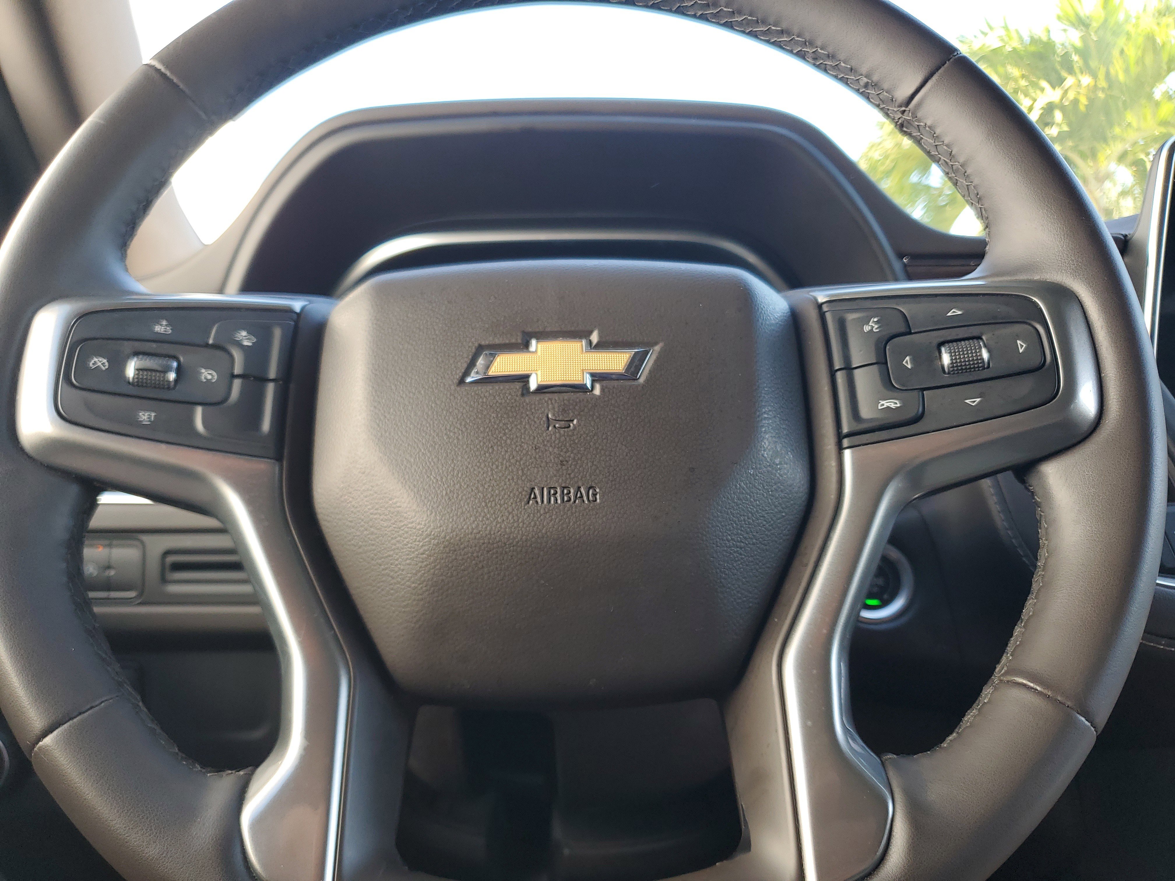 Used 2023 Chevrolet Suburban LT image 9