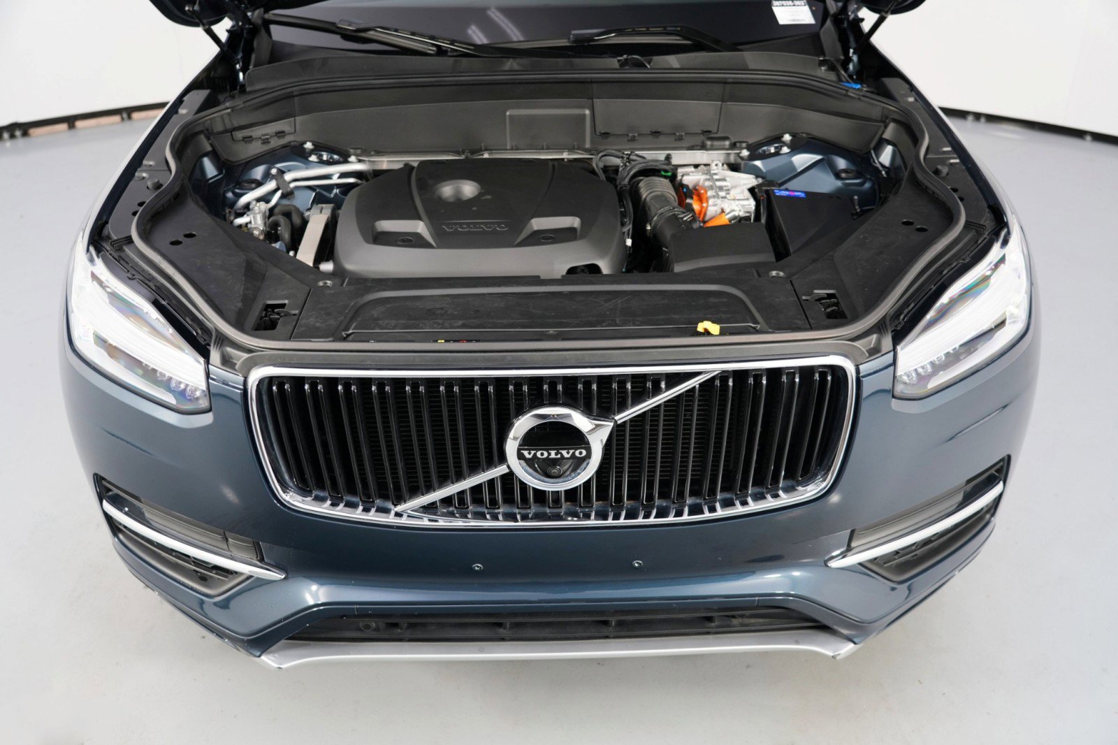 Used 2018 Volvo XC90 T8 Momentum w/ Convenience Package AWD/4WD image 7