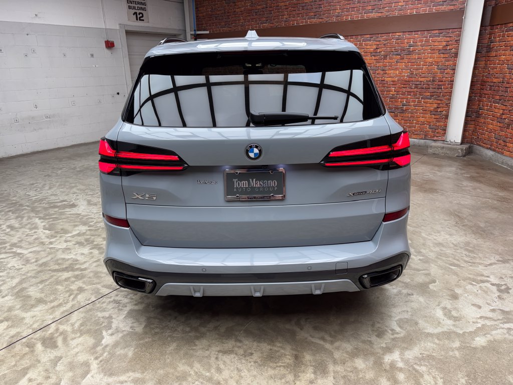 Certified 2026 BMW X5 xDrive40i w/ Executive Package AWD/4WD image 4