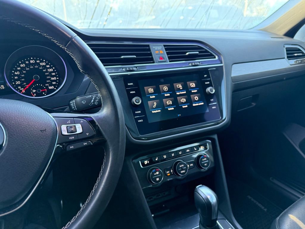 Used 2020 Volkswagen Tiguan SE R-Line image 24