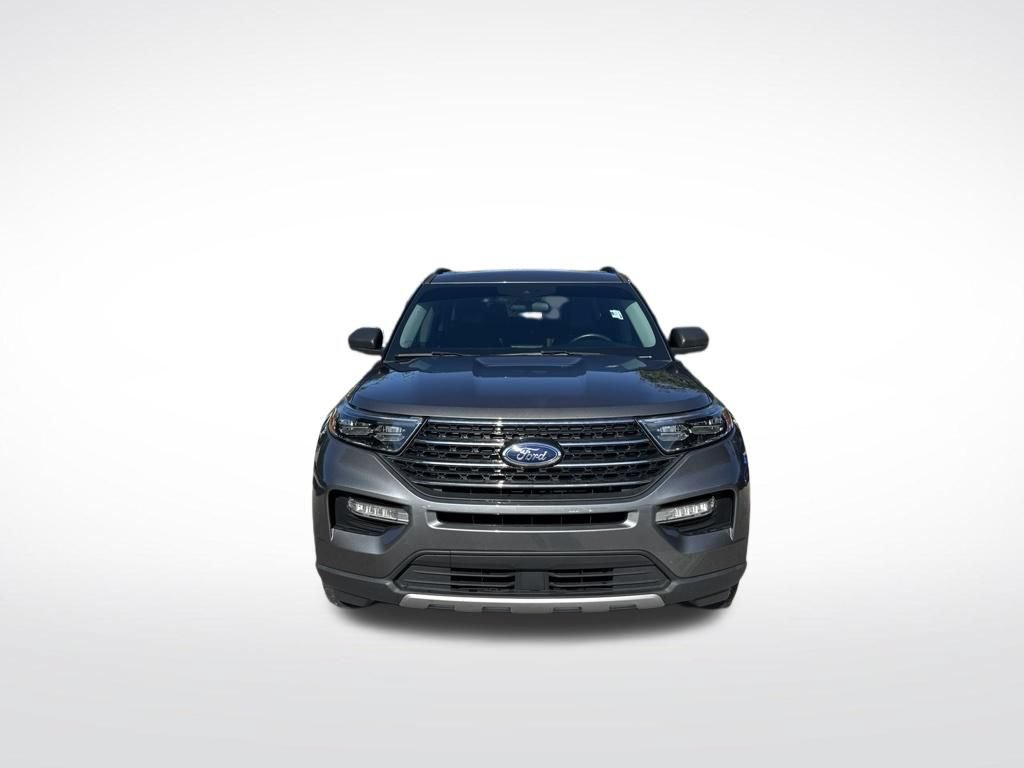 Used 2024 Ford Explorer XLT w/ Equipment Group 202A AWD/4WD image 3