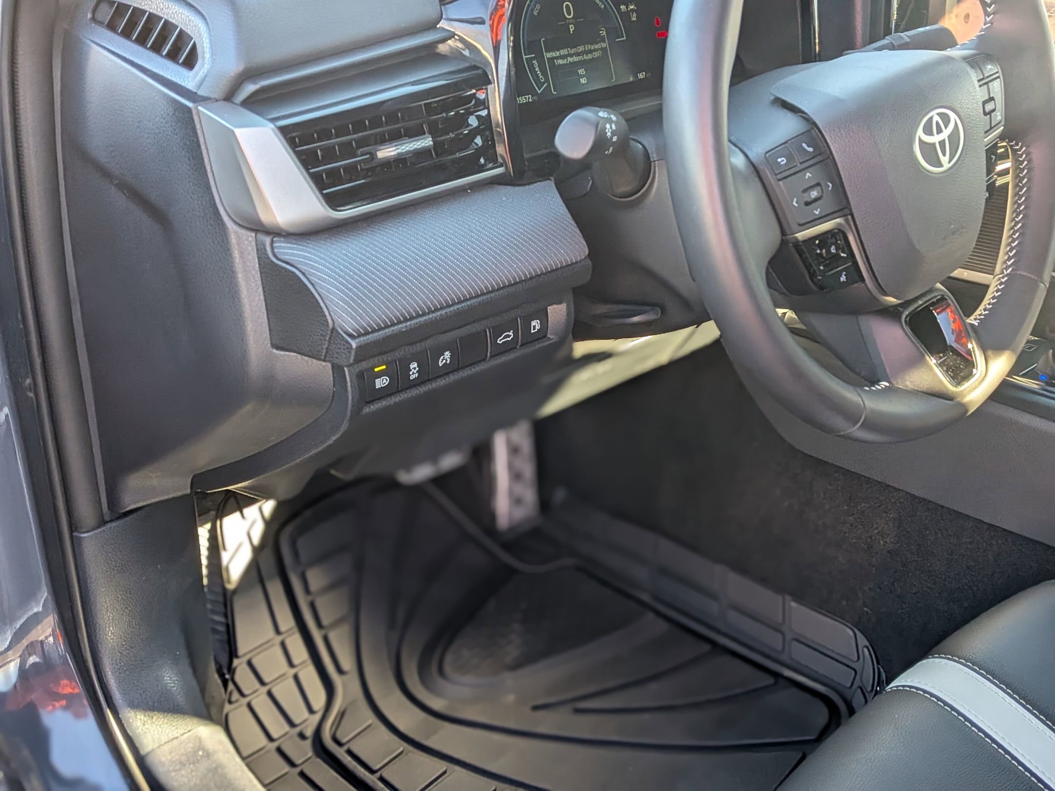 Used 2025 Toyota Camry SE image 17