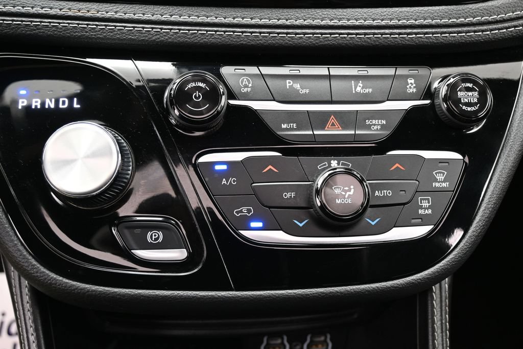 Used 2025 Chrysler Pacifica Limited FWD image 28