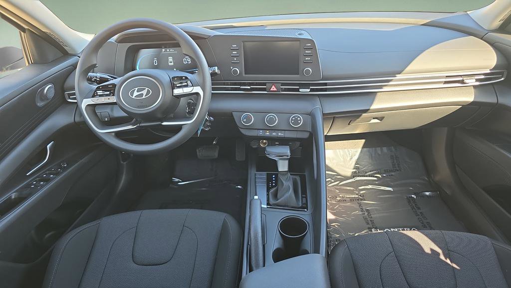 New 2026 Hyundai Elantra SE FWD image 18