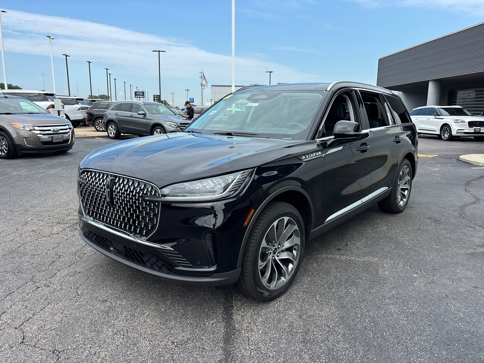 New 2026 Lincoln Aviator AWD image 3