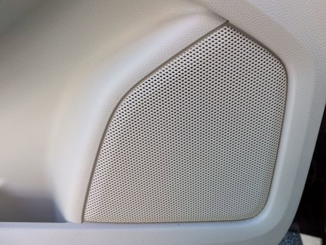 Used 2019 Ford Edge Titanium w/ Cold Weather Package FWD image 12