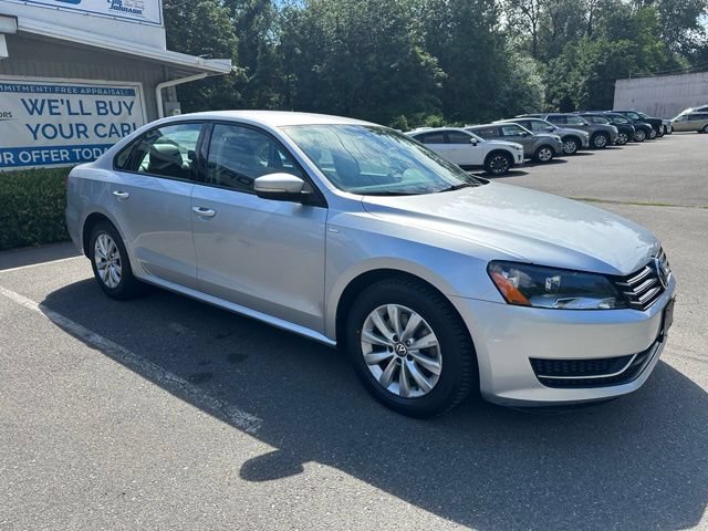 Used 2015 Volkswagen Passat 1.8T Wolfsburg Edition w/ Technology Package FWD image 3
