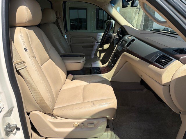 Used 2013 Cadillac Escalade ESV Luxury RWD image 22