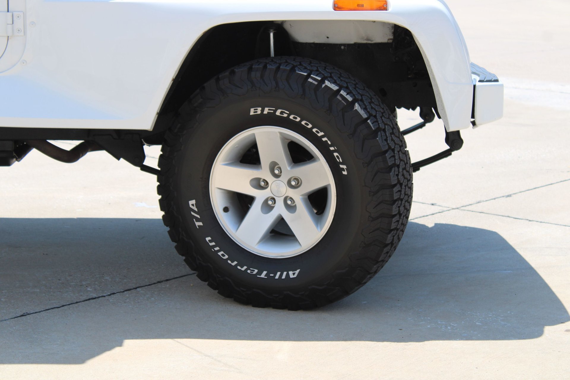 Used 1991 Jeep Wrangler Renegade AWD/4WD image 35