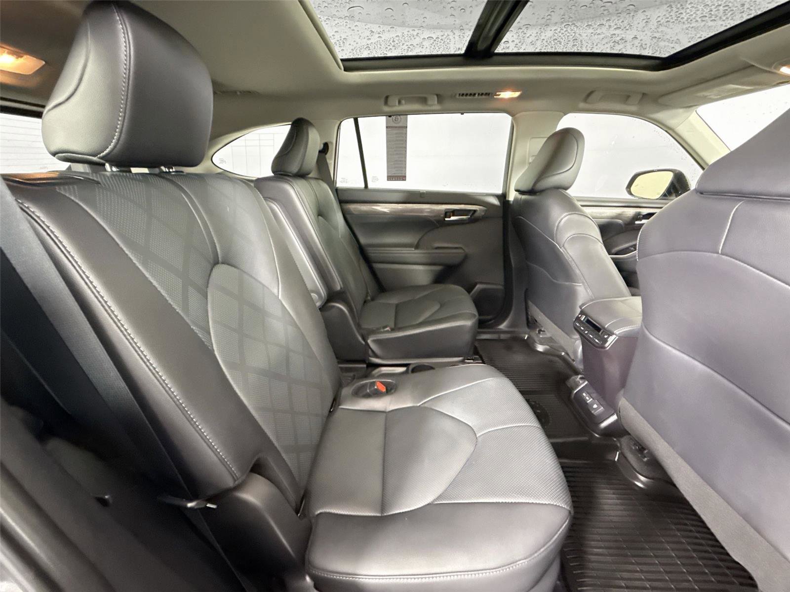 Certified 2025 Toyota Highlander Platinum image 44