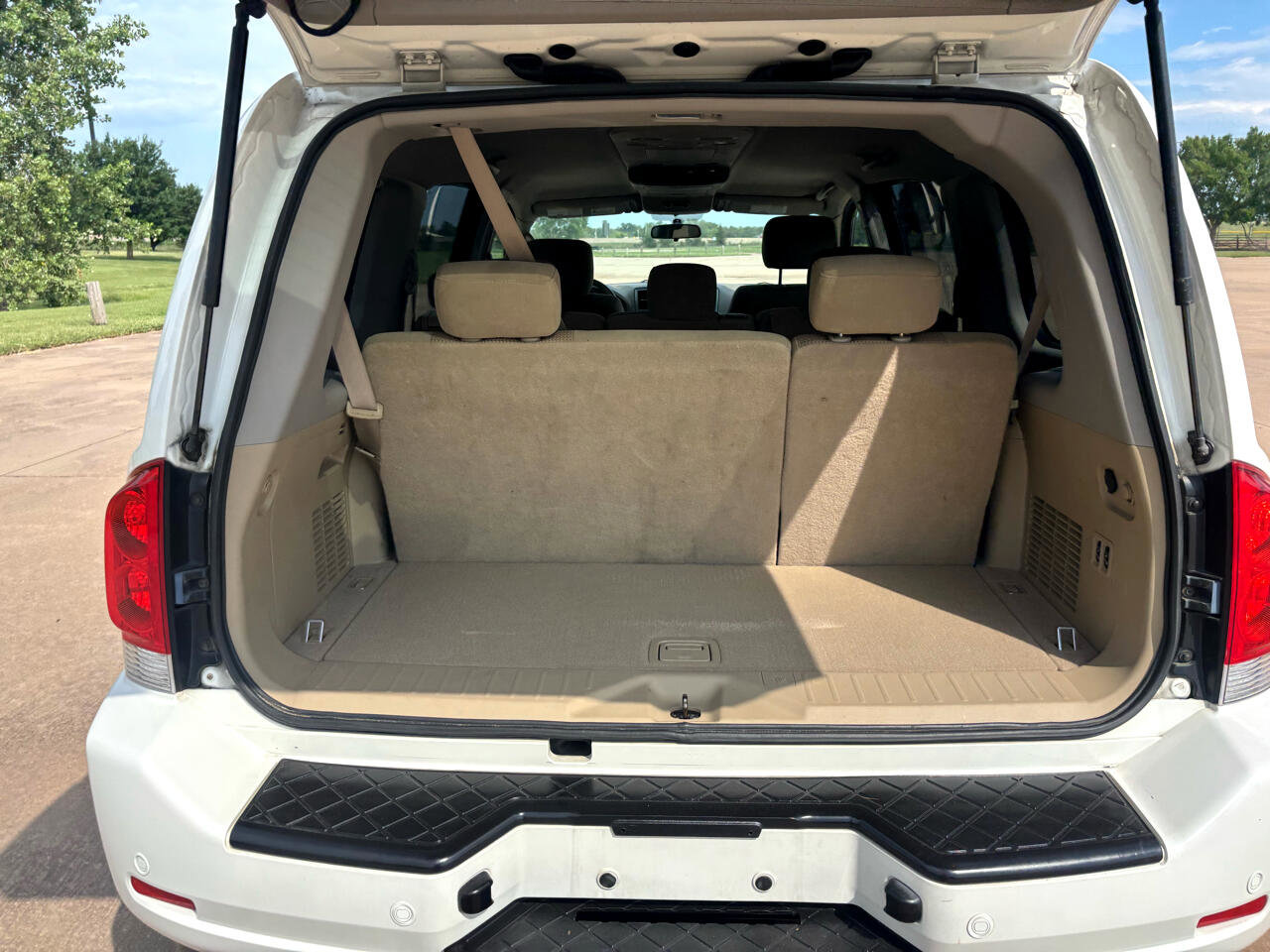 Used 2011 Nissan Armada SV image 34