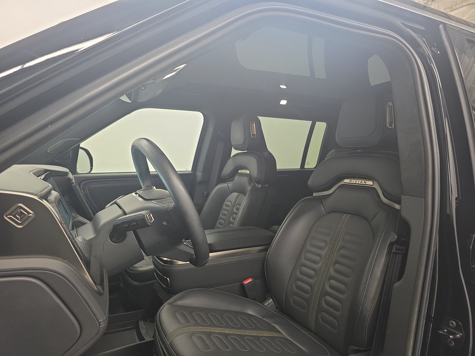 Used 2024 Rivian R1S Adventure AWD/4WD image 20
