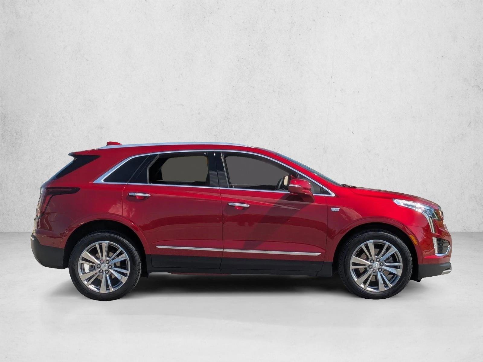 Used 2023 Cadillac XT5 Premium Luxury w/ Technology Package AWD/4WD image 4