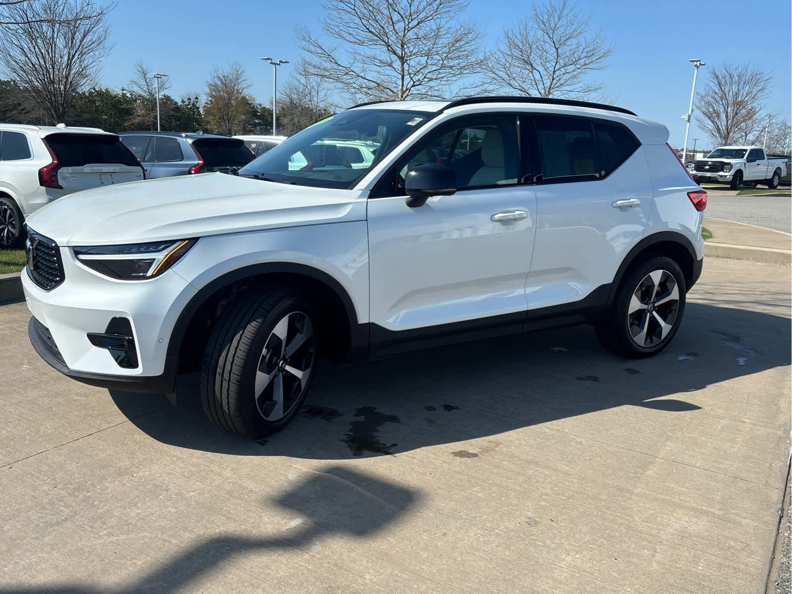 Used 2026 Volvo XC40 B5 Plus AWD/4WD image 3