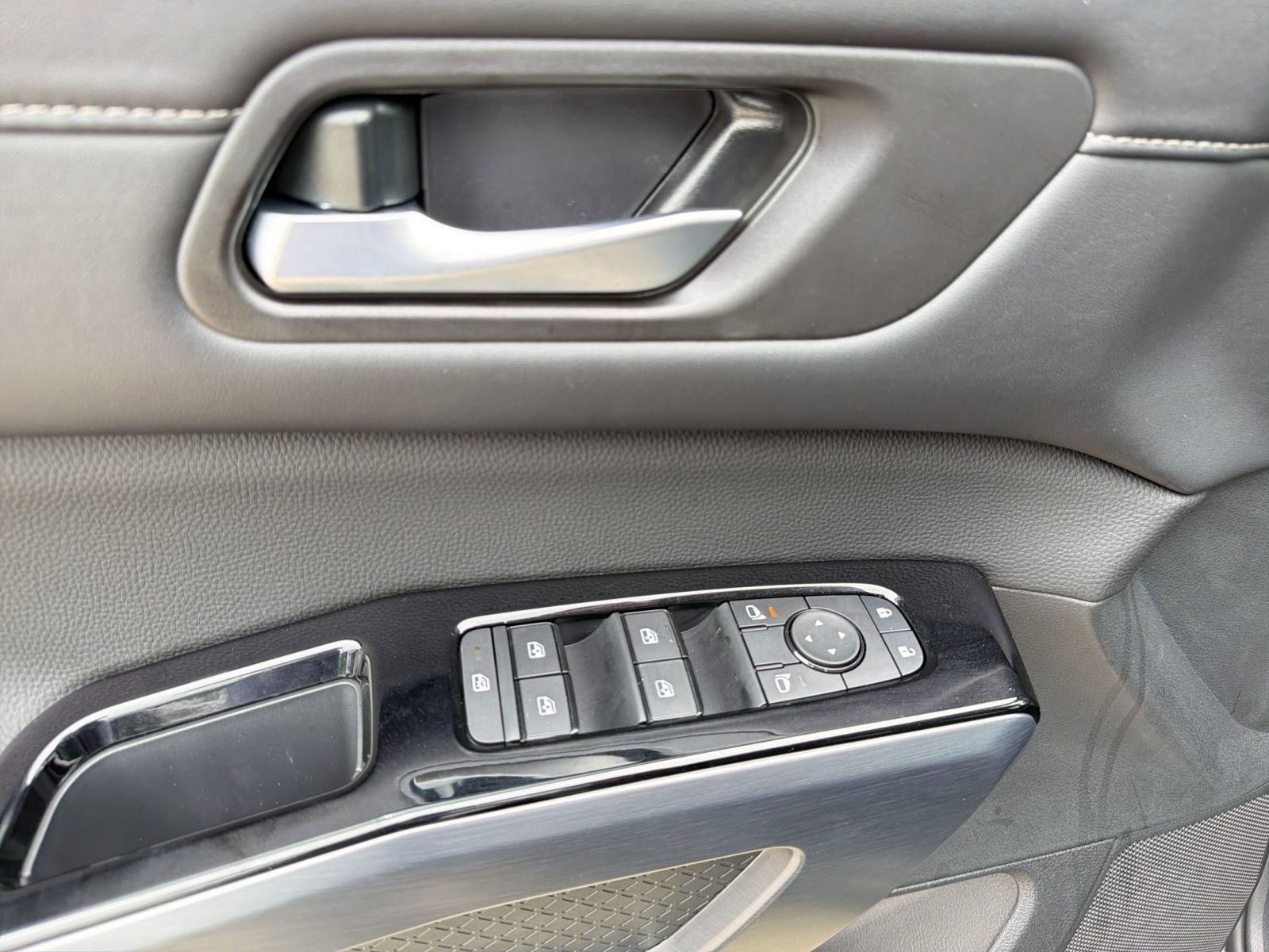 New 2026 Nissan Pathfinder SL FWD image 13
