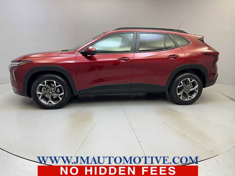 Used 2024 Chevrolet Trax LT w/ Driver Confidence Package image 2